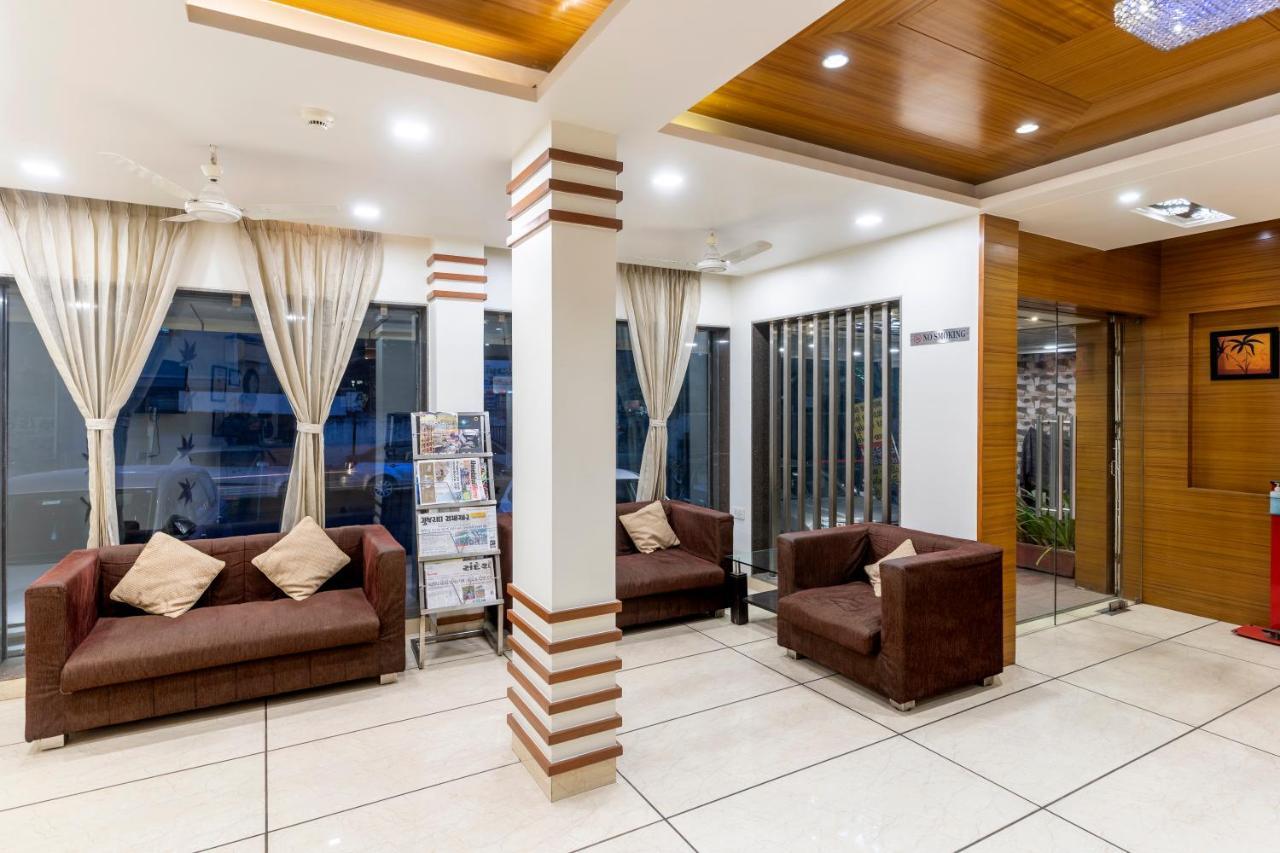 Hotel Ashish Ахмедабад Экстерьер фото