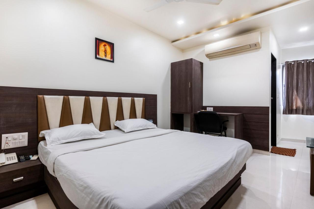 Hotel Ashish Ахмедабад Экстерьер фото