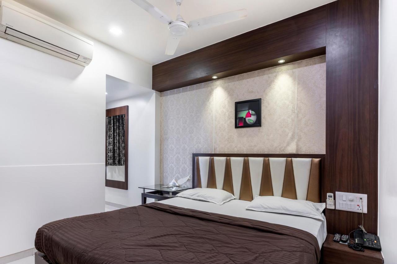 Hotel Ashish Ахмедабад Экстерьер фото