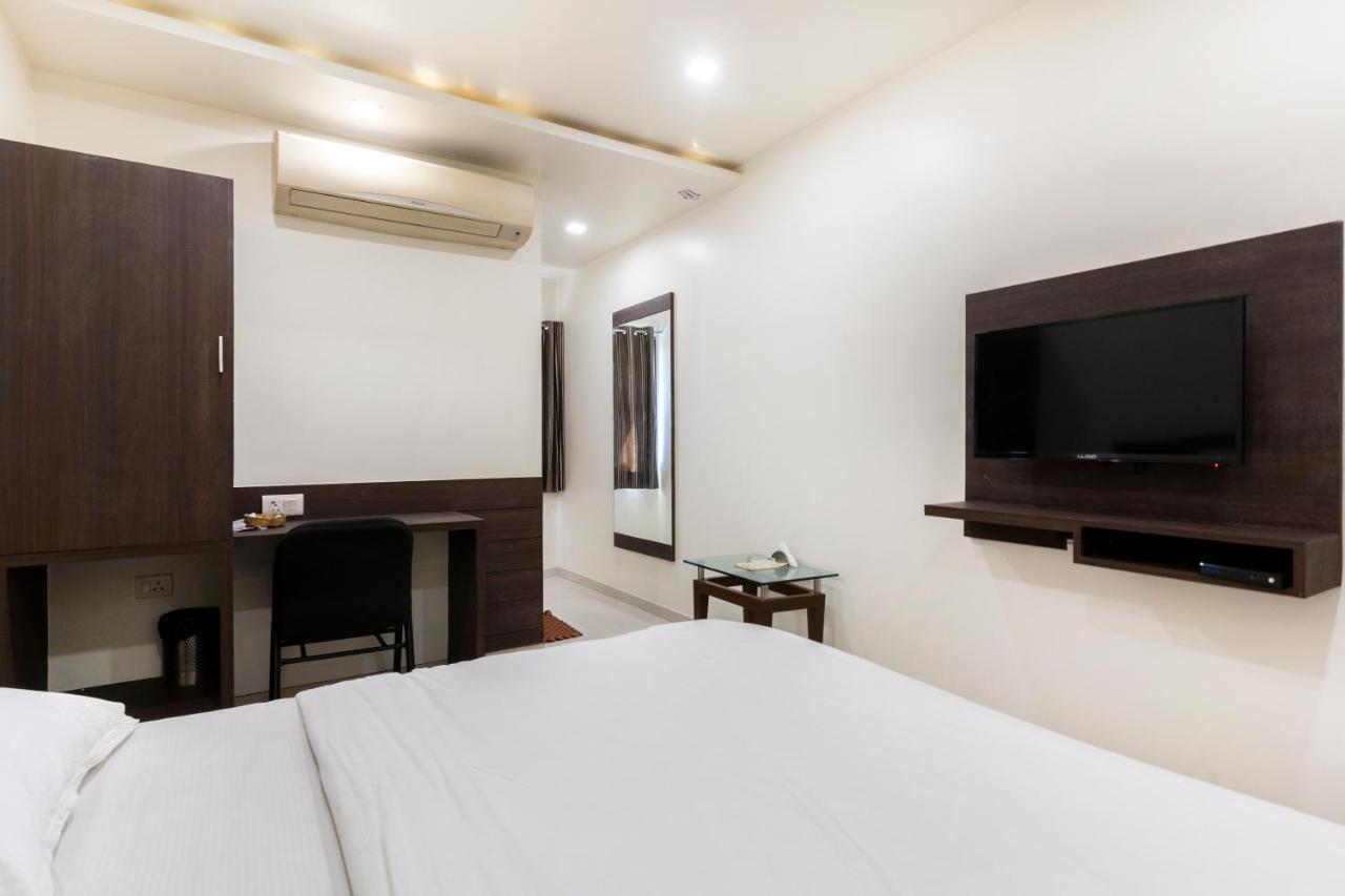 Hotel Ashish Ахмедабад Экстерьер фото