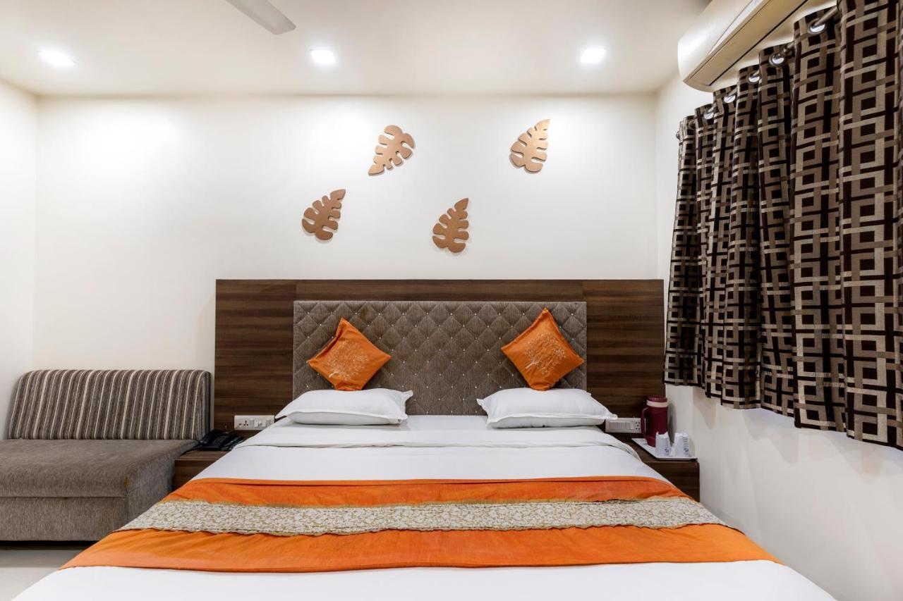 Hotel Ashish Ахмедабад Экстерьер фото