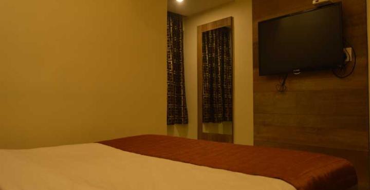 Hotel Ashish Ахмедабад Экстерьер фото
