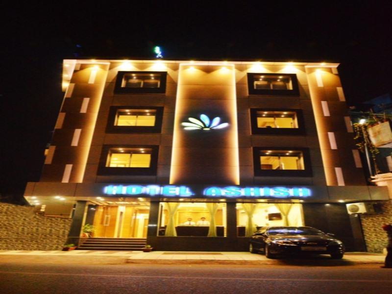 Hotel Ashish Ахмедабад Экстерьер фото