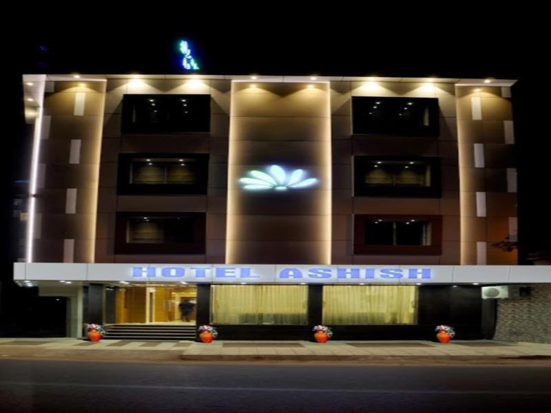 Hotel Ashish Ахмедабад Экстерьер фото
